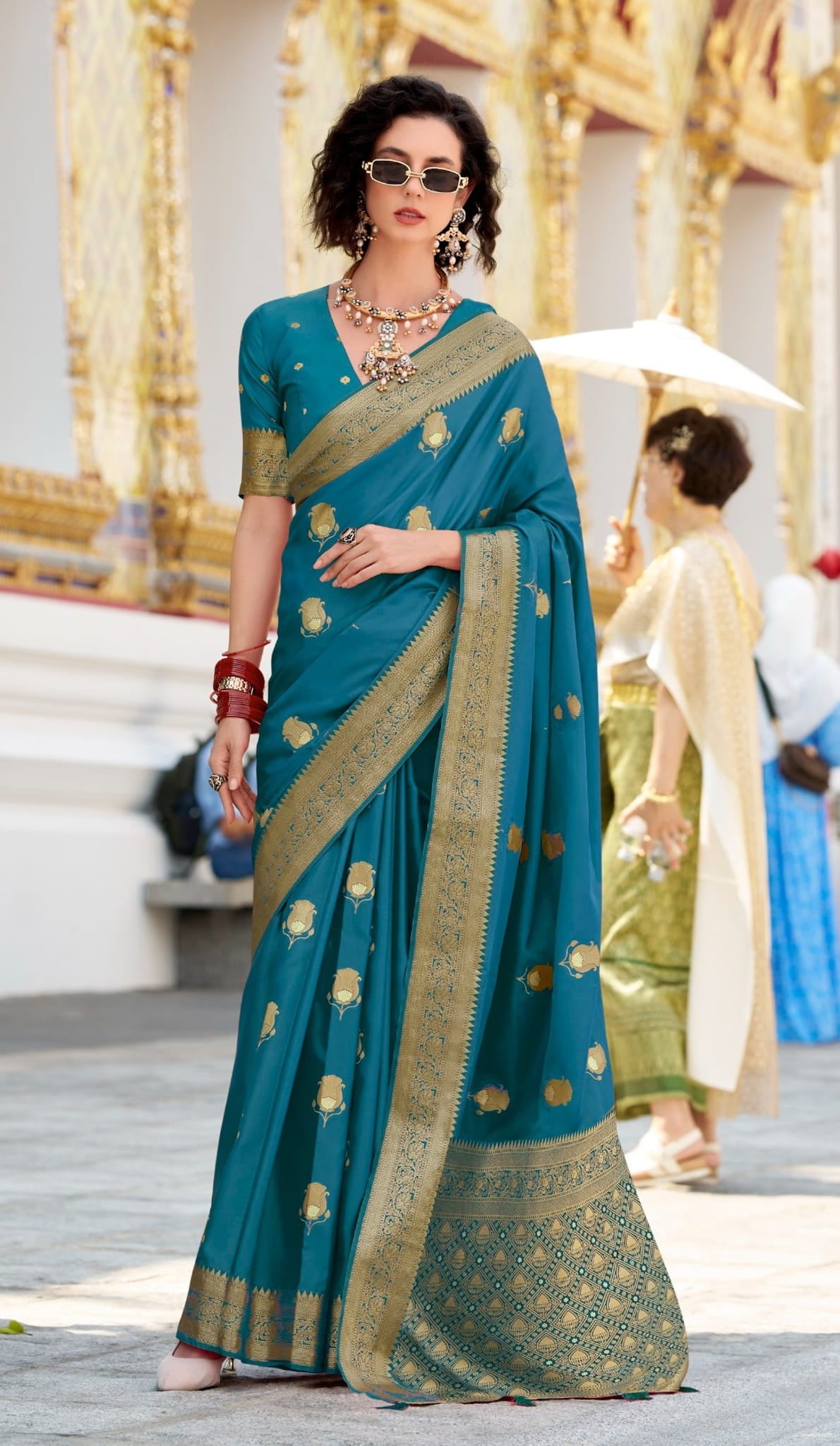 Luxurious Silk Saree with Woven Butta & Grand Border