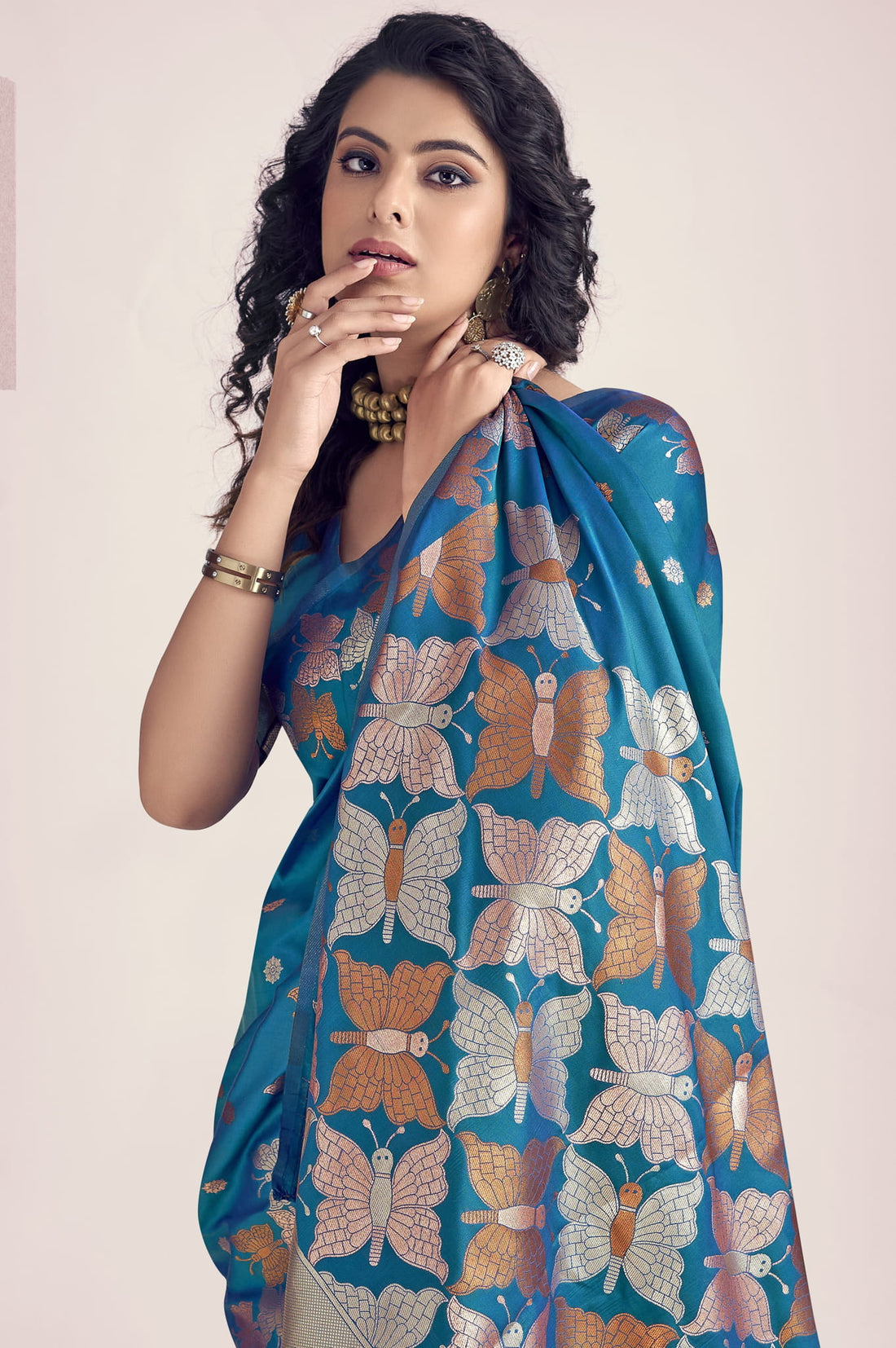 Elegant Silk Saree with Intricate Motif & Butterfly Border