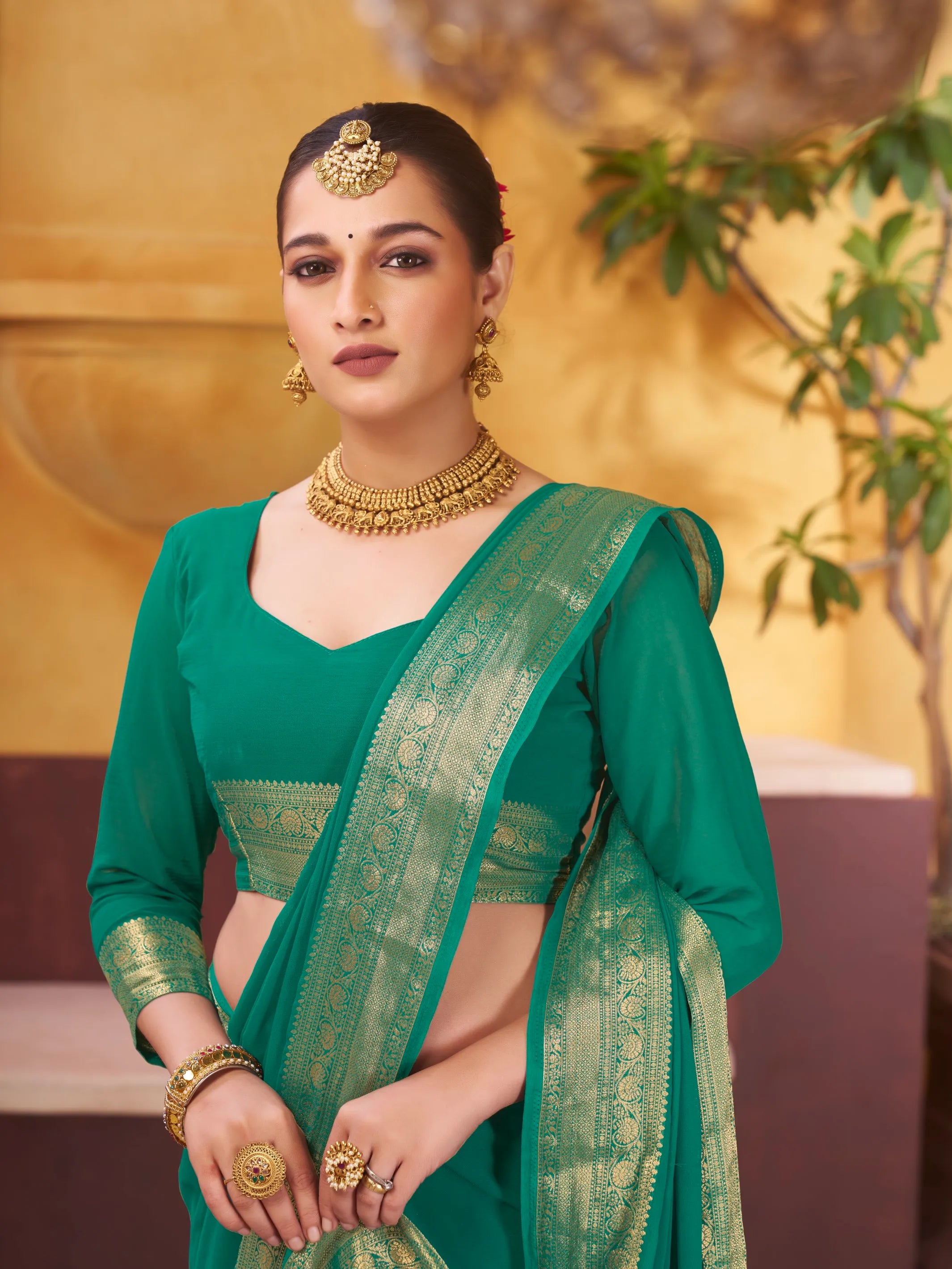 15 Chic Contrasting Blouse Colours To Wear With Green Sarees • Keep Me  Stylish