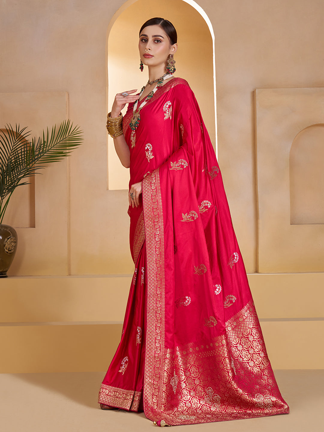 Siyara Phoolwari Adaayein Saree